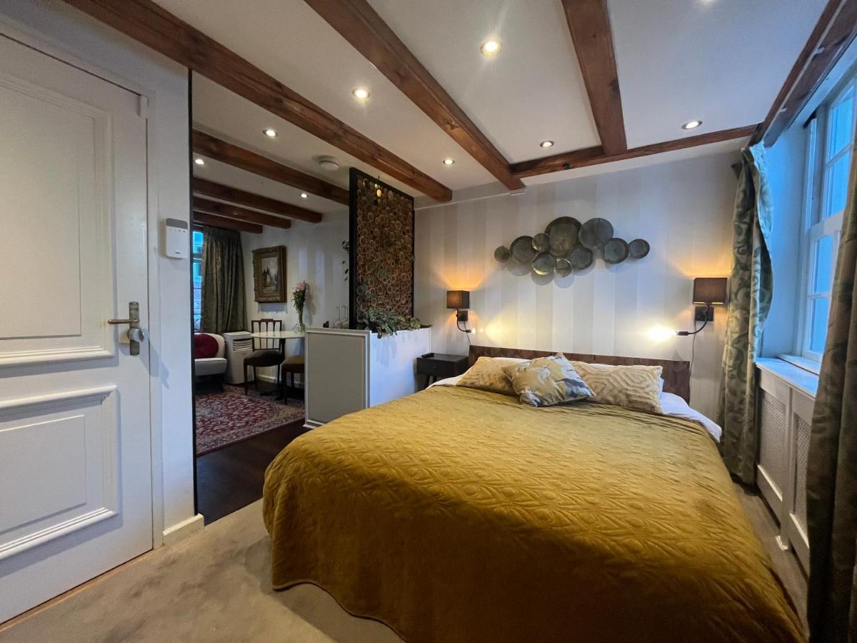 The smallest hotel in Amsterdam - 2