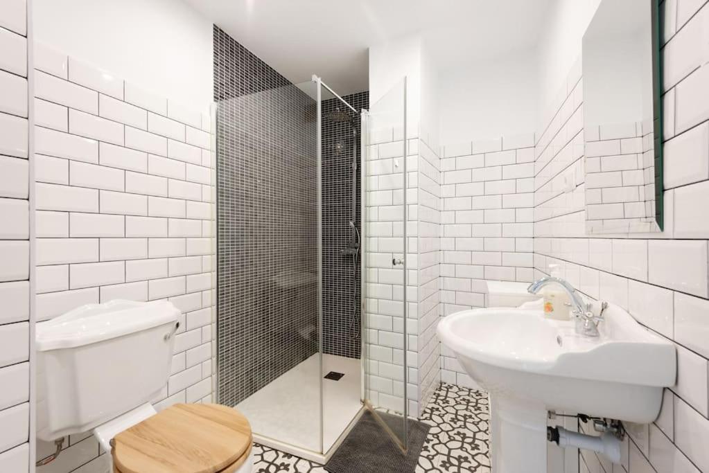 Spacious 3BR City Center Walk Everywhere - 4