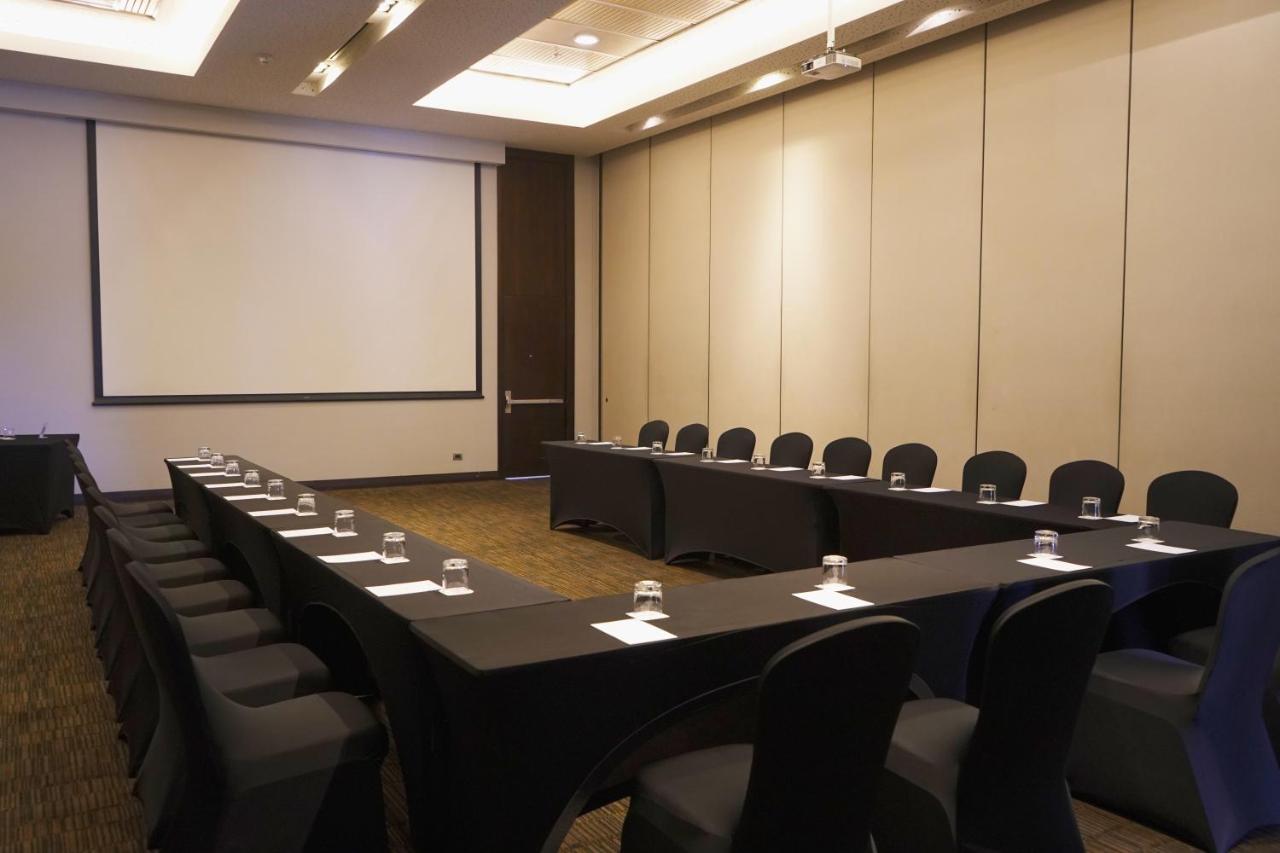 Hilton Garden Inn Santiago Airport photo