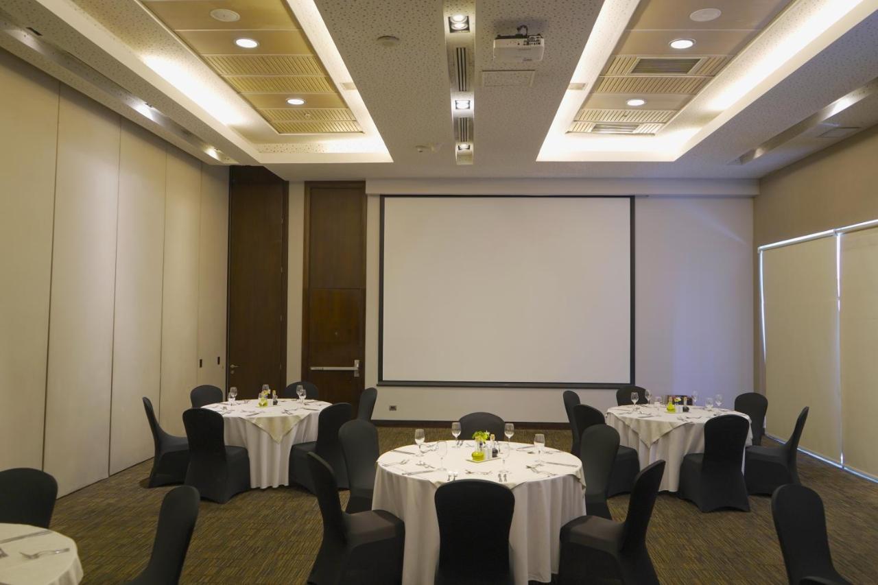 Hilton Garden Inn Santiago Airport photo