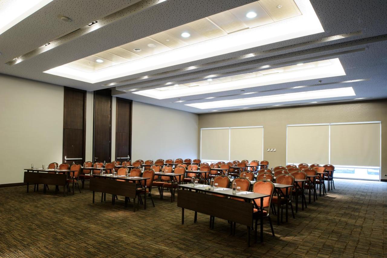 Hilton Garden Inn Santiago Airport photo