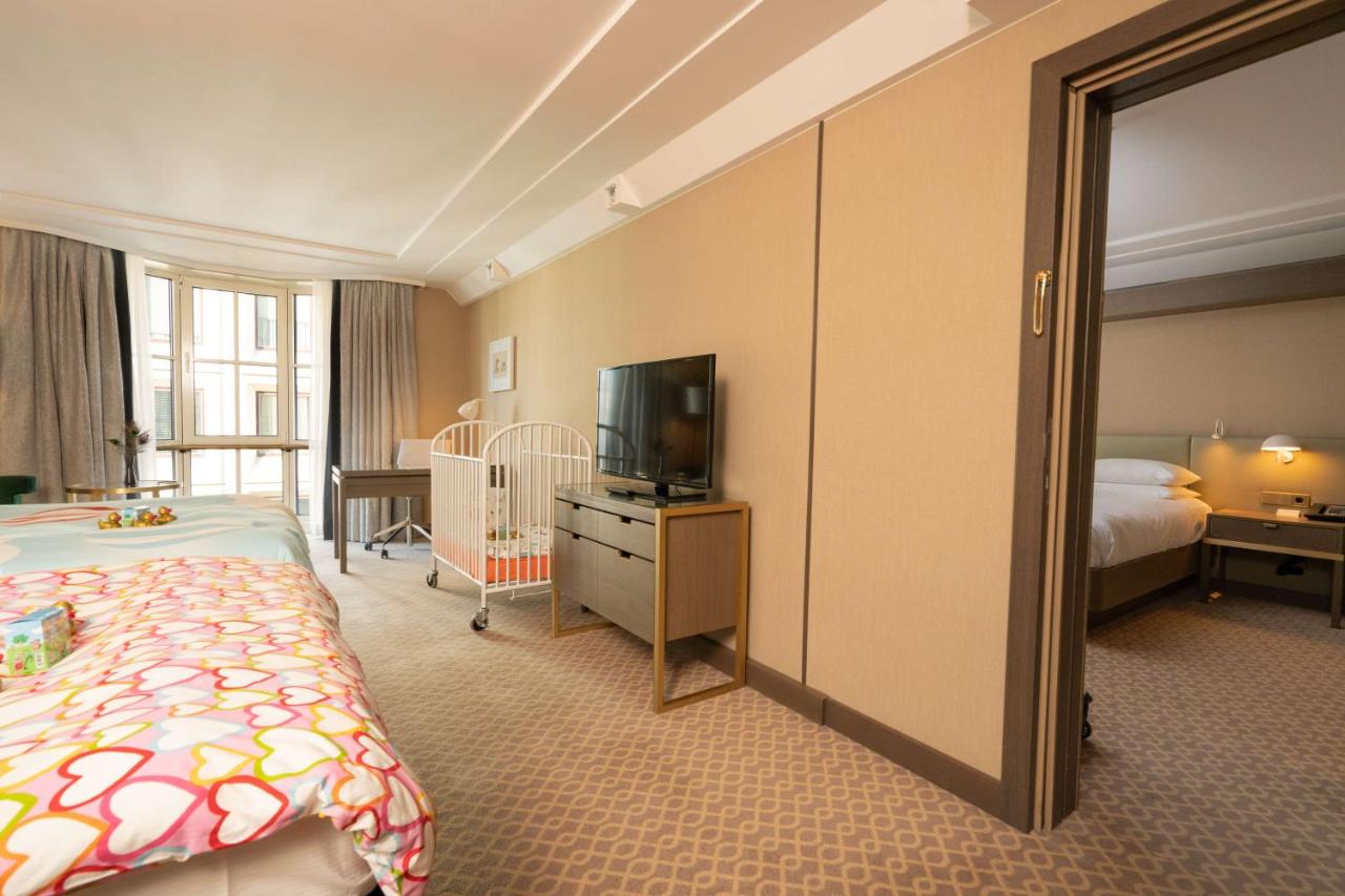 Hilton Vienna Plaza photo