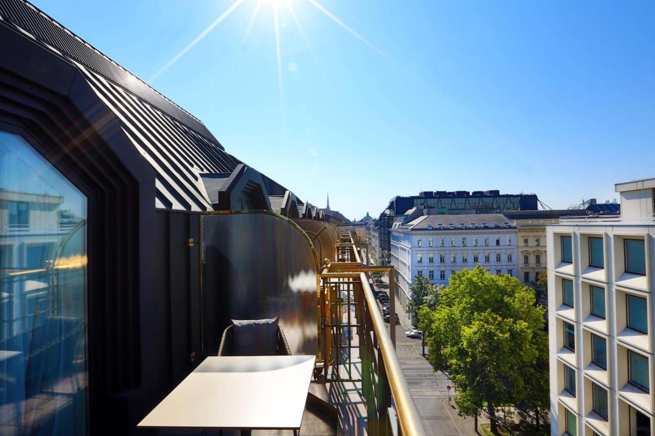 Hilton Vienna Plaza photo