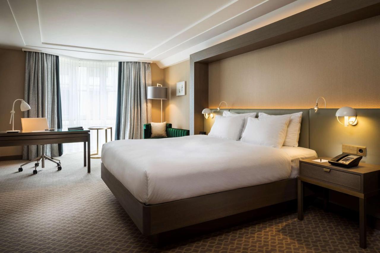 Hilton Vienna Plaza photo