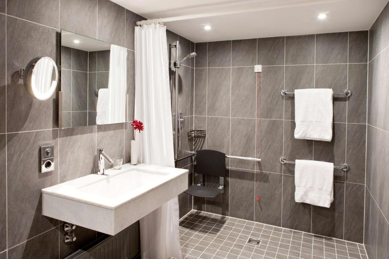 Hilton Vienna Plaza photo
