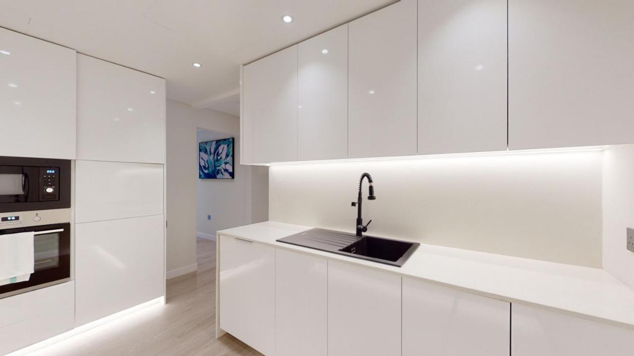 Vacationer Holiday Homes I Glamorous Two Bedroom I Bahar 1 - 5