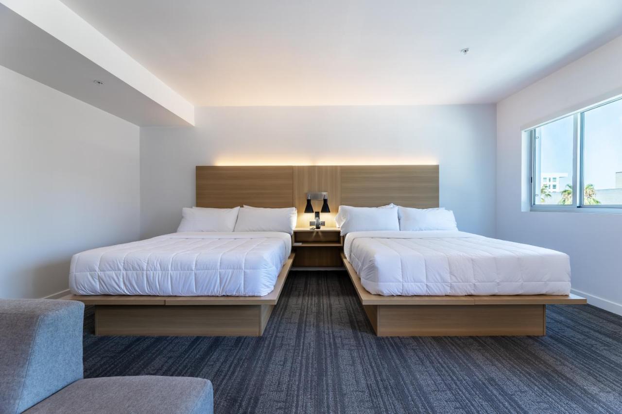 Hotel Mai Downtown Long Beach — photo 22