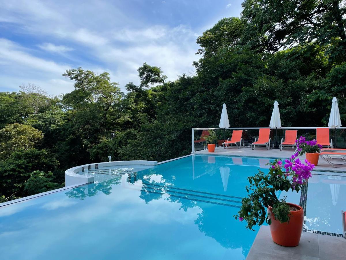 Shana by the Beach Manuel Antonio photo