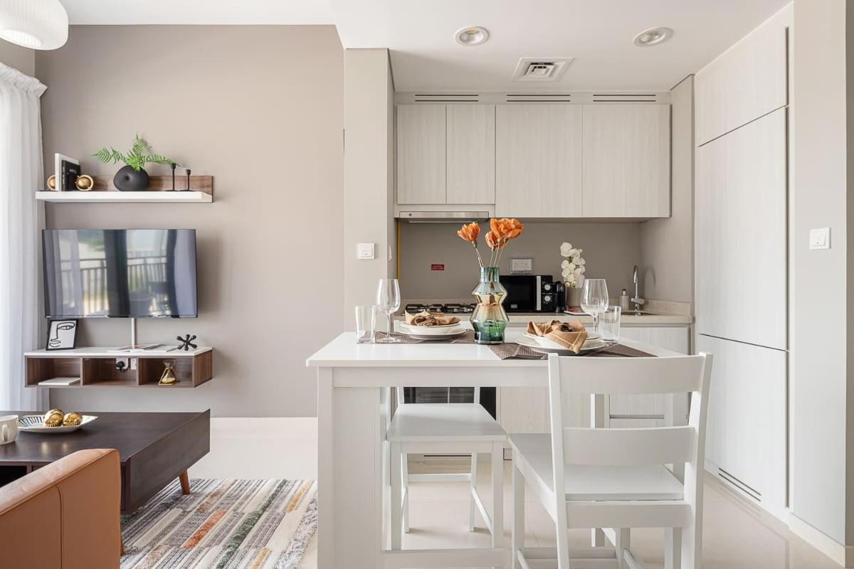 Frank Porter - Zada Tower - 3