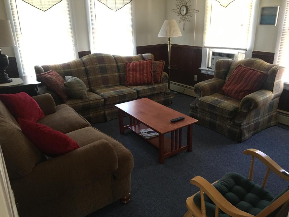 Sandpiper Beachfront Motel — photo 15