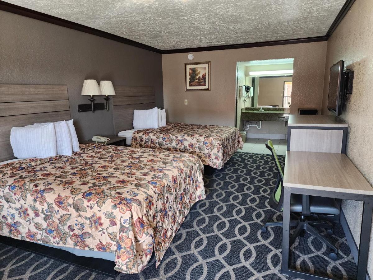 Executive Inn I-35 — photo 11