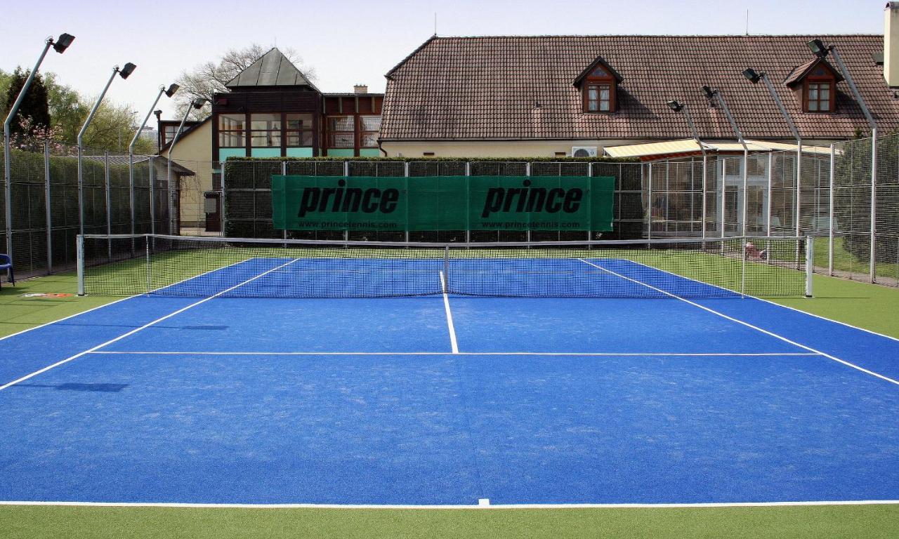 Tennis court: Hotel Baroko