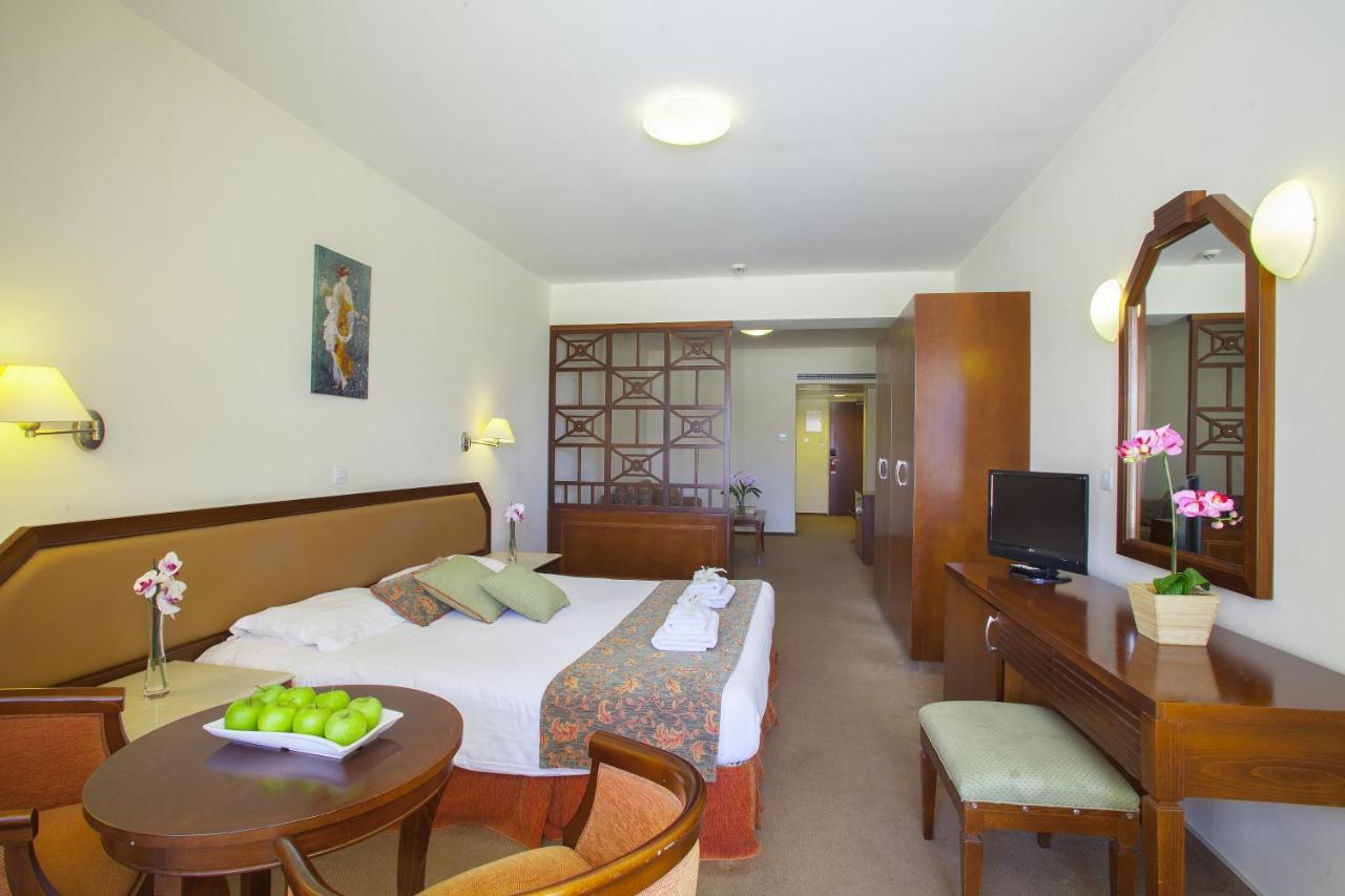 Aquamare Beach Hotel & Spa photo