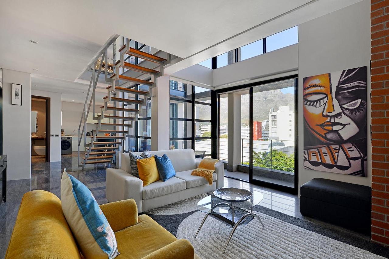 Rose - Luxury City living with views!