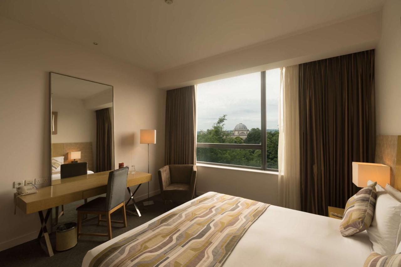 Superior Room with Tree Lined View