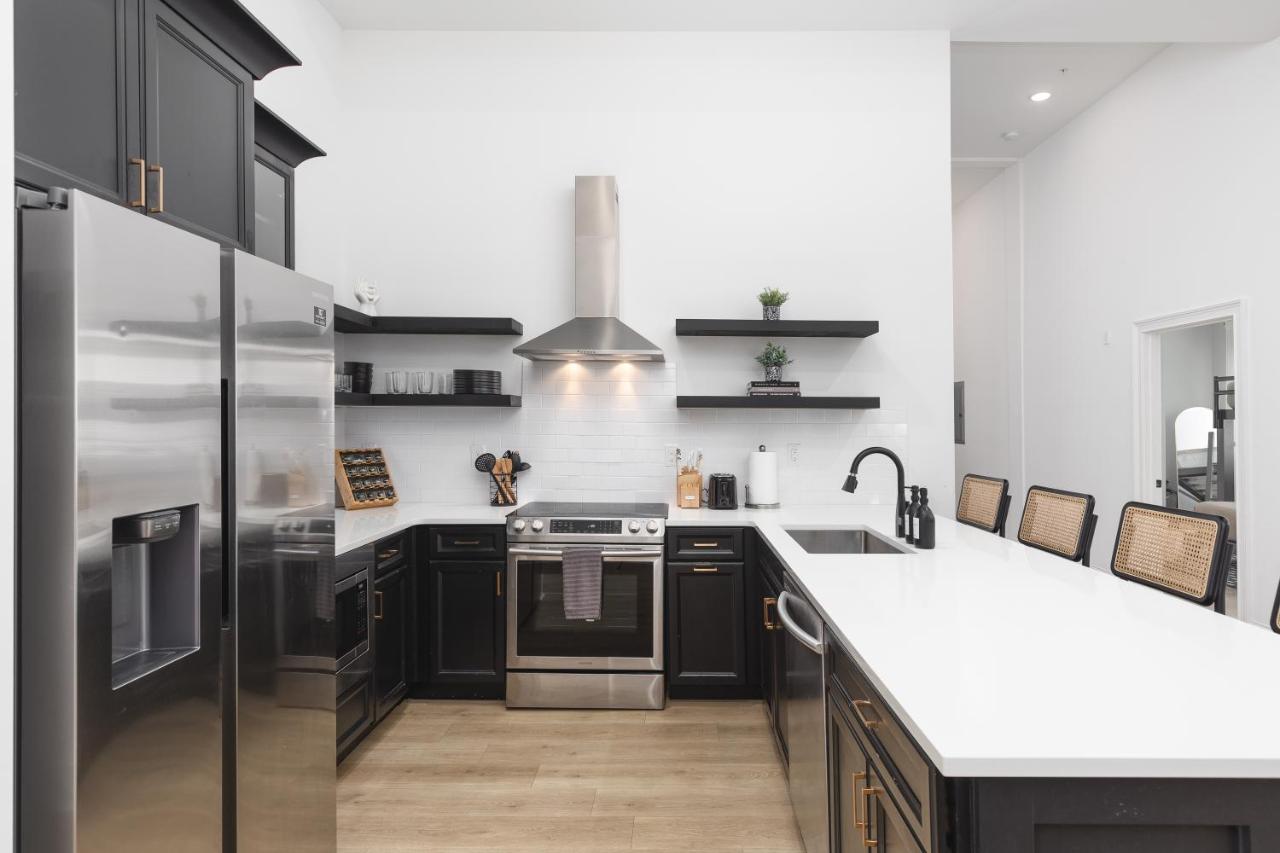 Condo 3 miles to Broadway, Walk to Restaurants and Coffee - 5