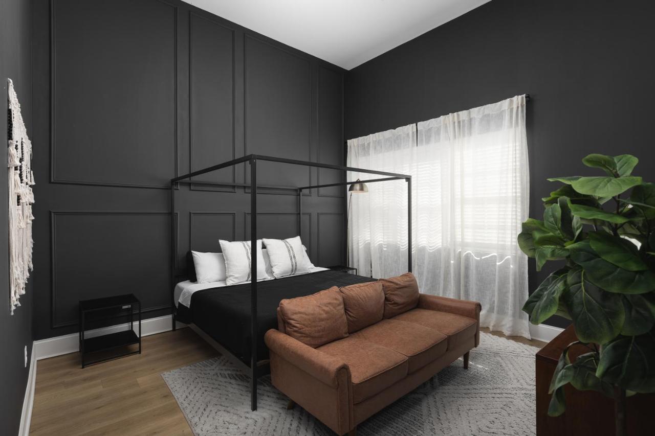 Condo 3 miles to Broadway, Walk to Restaurants and Coffee - 2