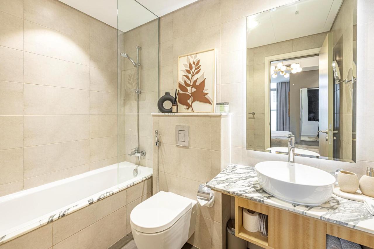 Daniels Burj Khalifa View 2BR at Paramount Midtown - 3