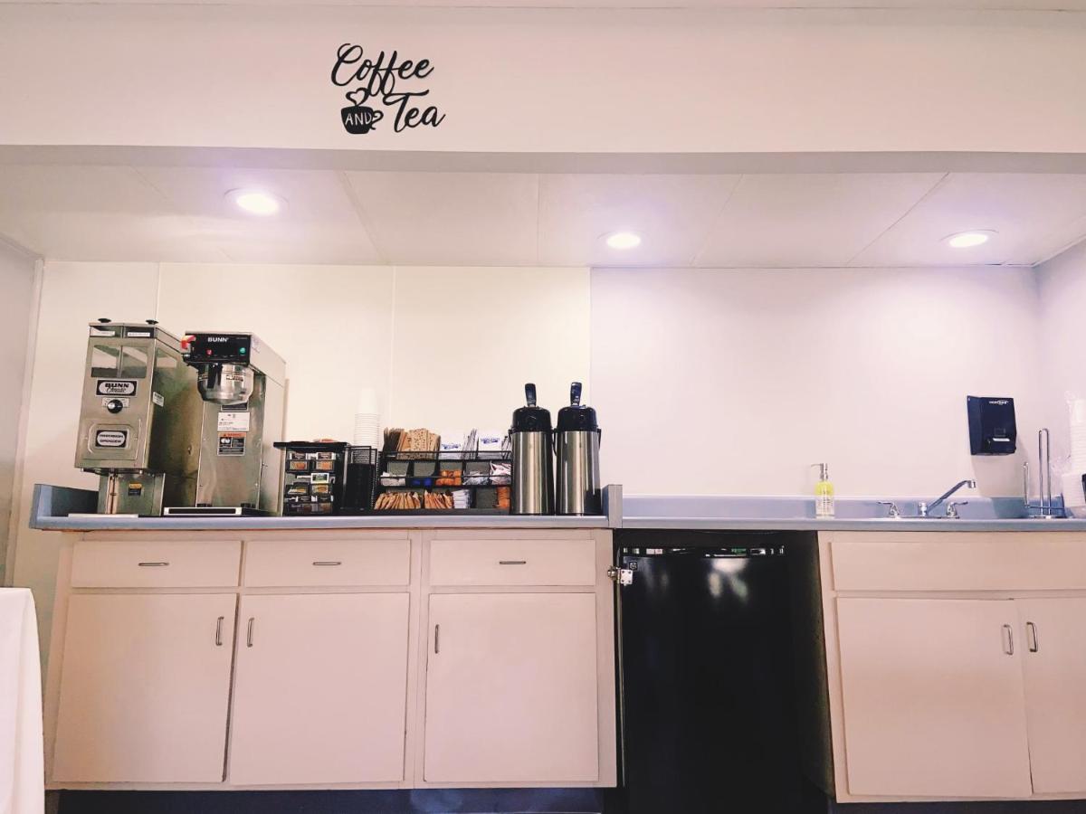 Illini Inn & Suites — photo 10