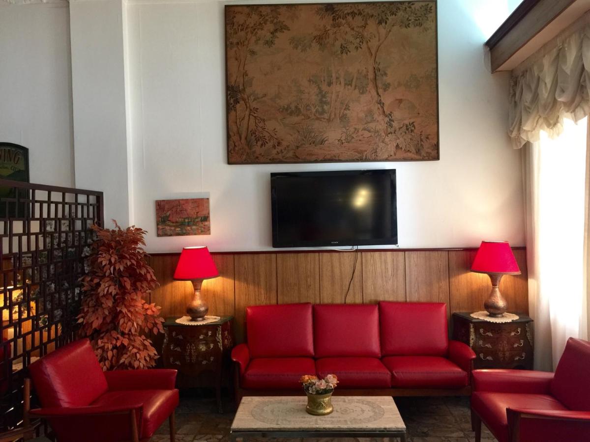 Embassy Hotel photo