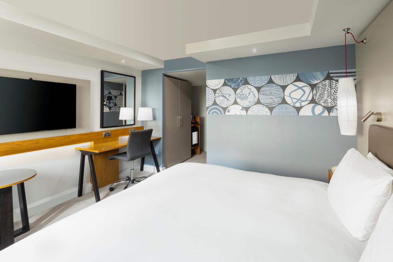 1 Super King Bed Premium Lounge Access