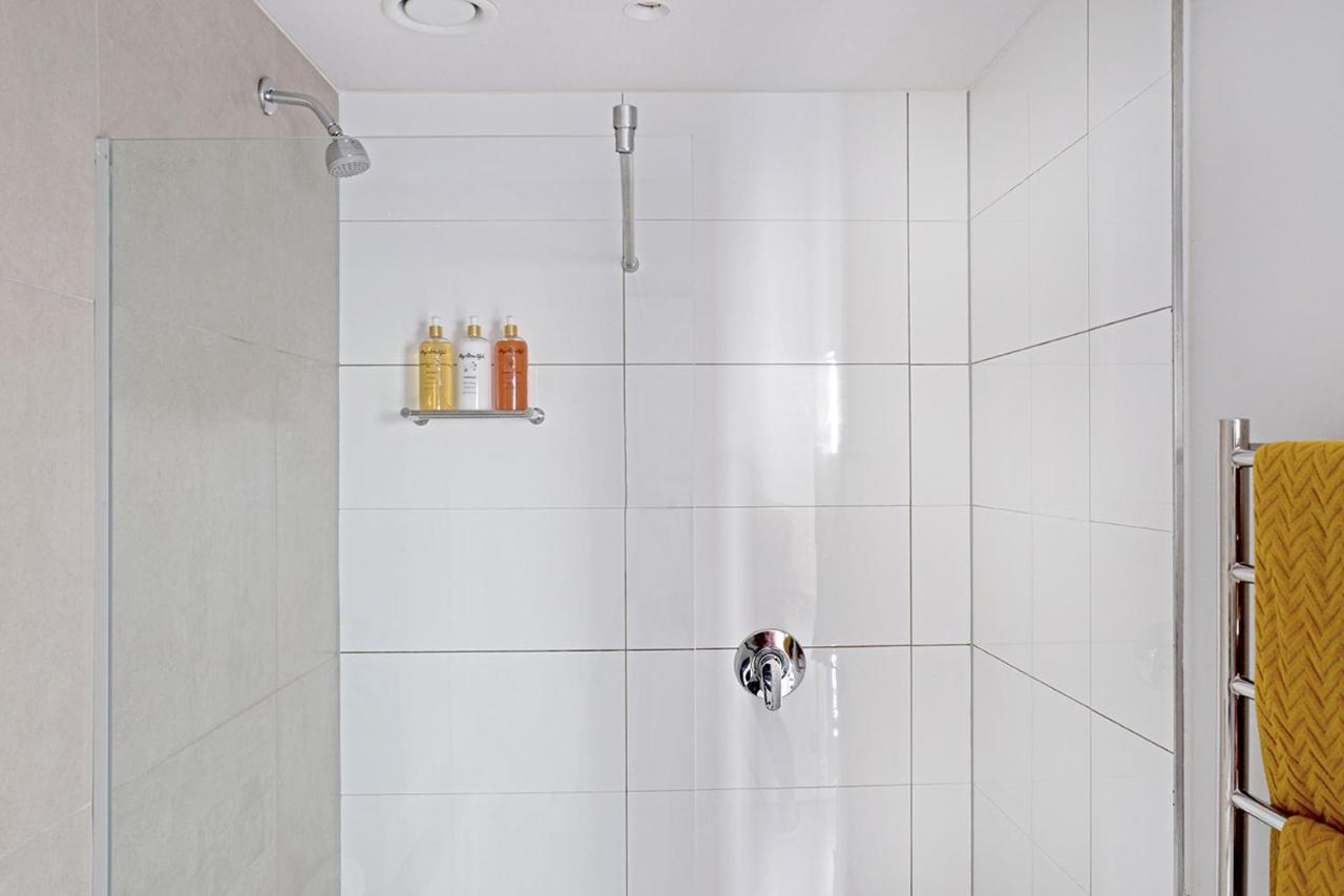 Margot - Luxury apartment, City, Ocean & Mountain views! - 2