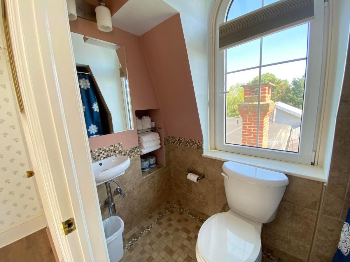 Greystone Manor Bed & Breakfast — photo 20