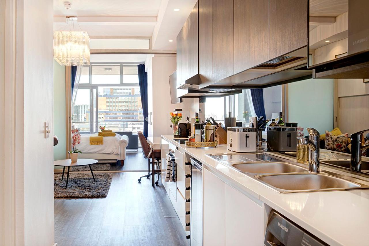 Ruby - Designer Apartment with City, Mountain, Ocean views. - 4