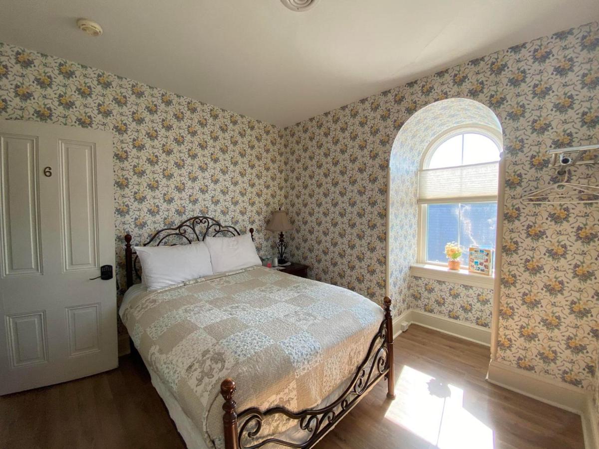 Greystone Manor Bed & Breakfast — photo 4