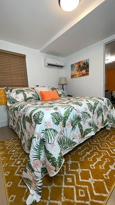 Sleeps 3, Casa Tropical in Miami - 2