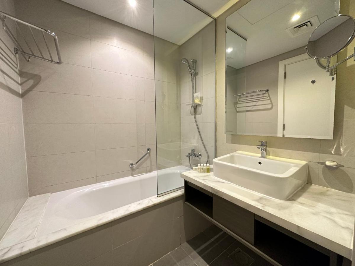 Quickstay holiday homes Canal view at DAMAC Maison Prive 1616 - 3