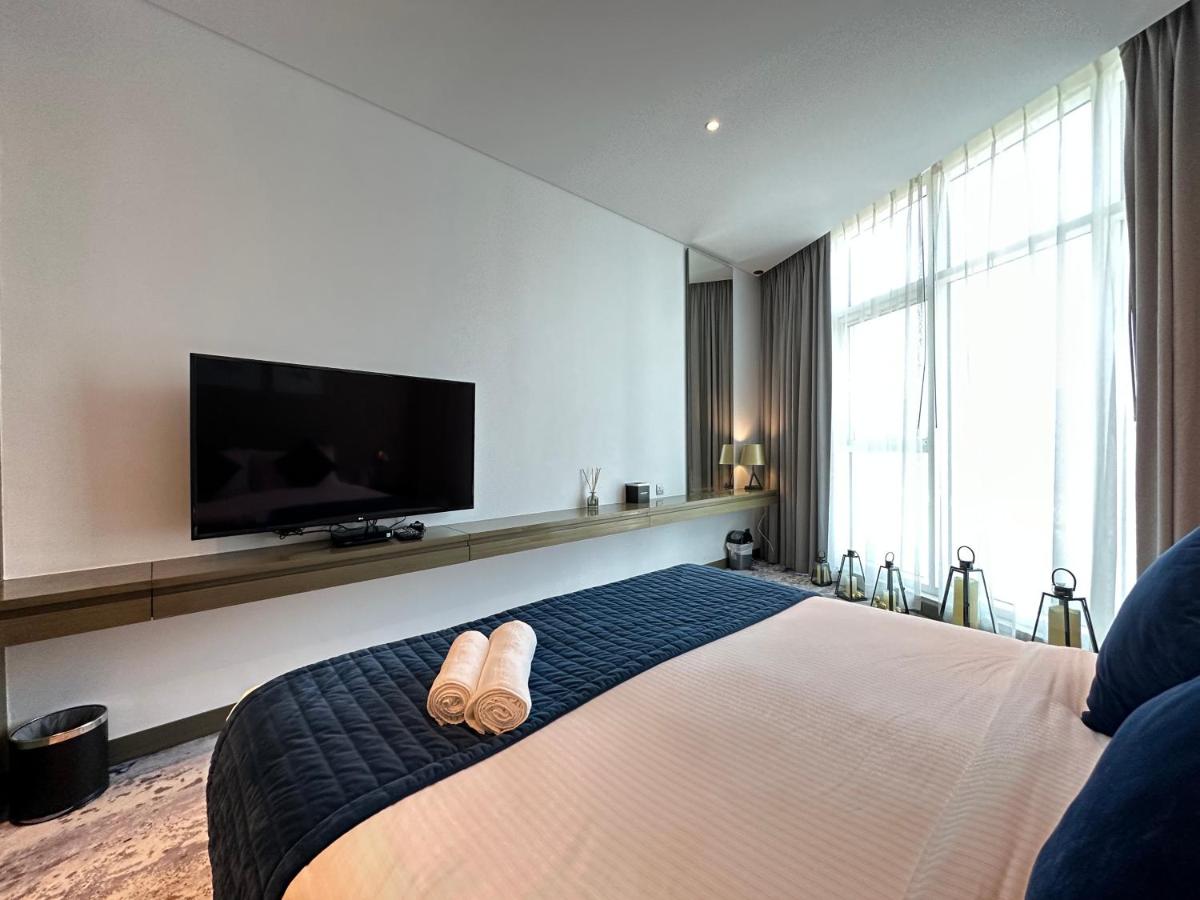 Quickstay holiday homes Canal view at DAMAC Maison Prive 1616 - 2