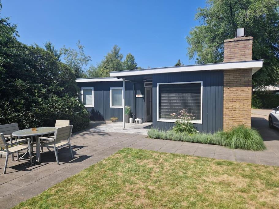Het gebouw waarin het vakantiehuis zich bevindt
