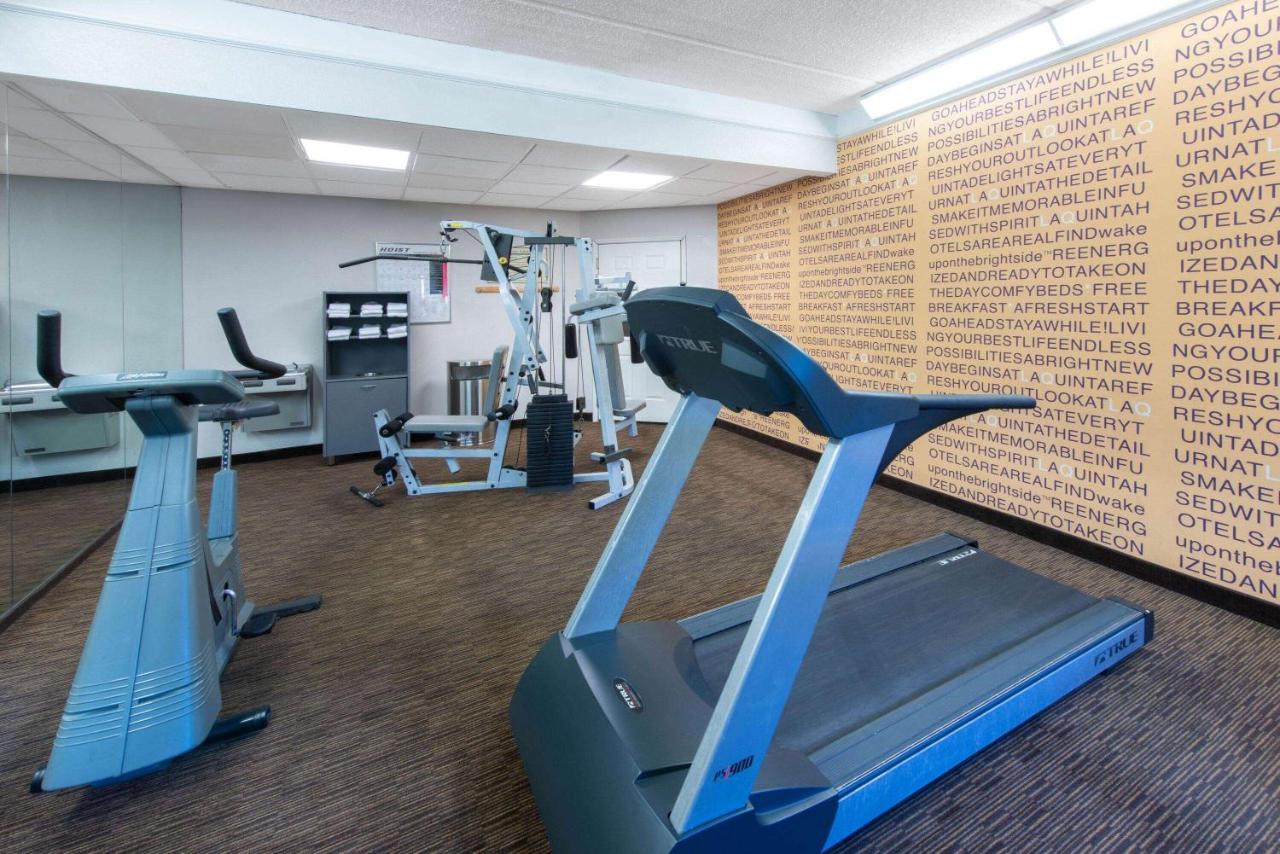 Regency Inn & Suites — photo 9