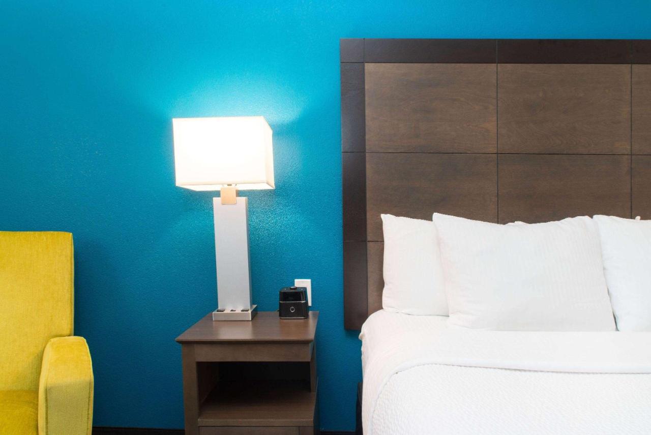 Regency Inn & Suites — photo 13