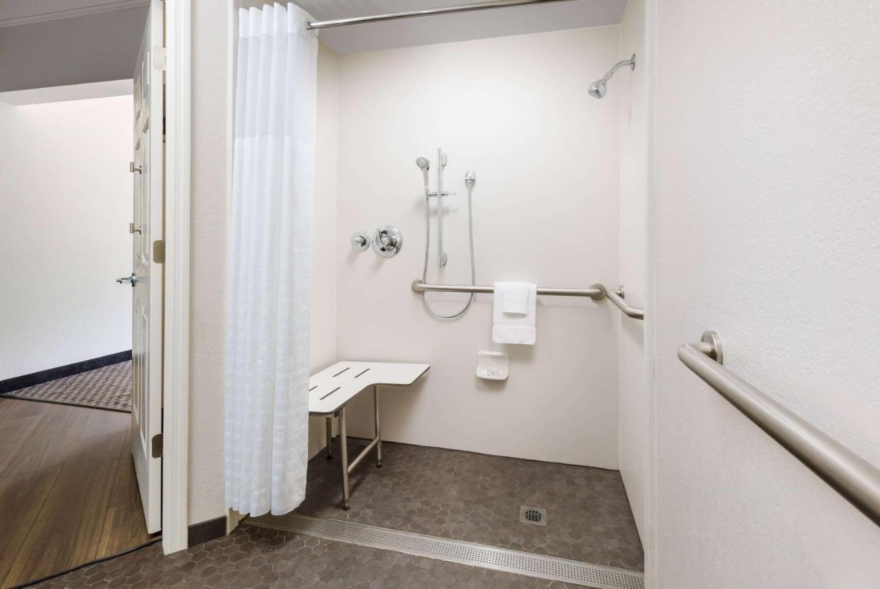 Regency Inn & Suites — photo 23