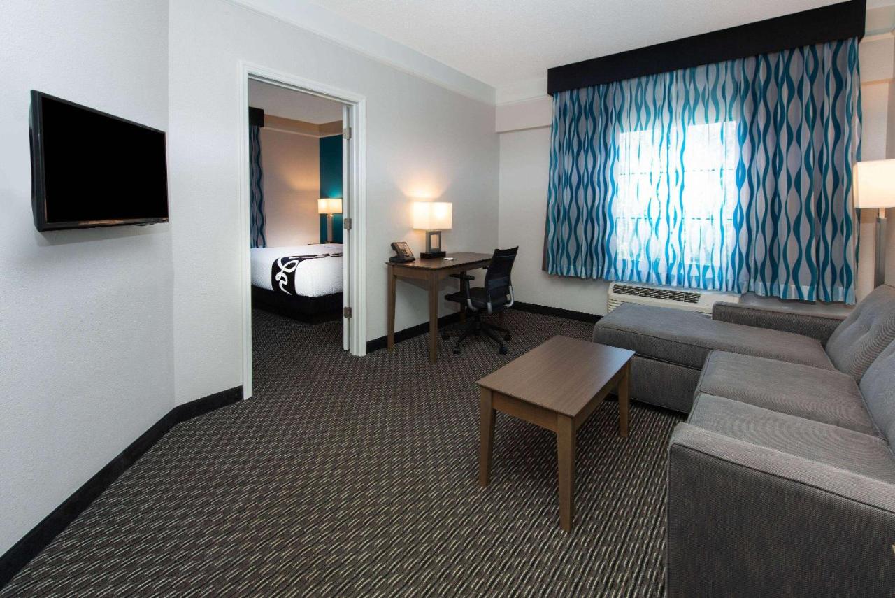 Regency Inn & Suites — photo 10