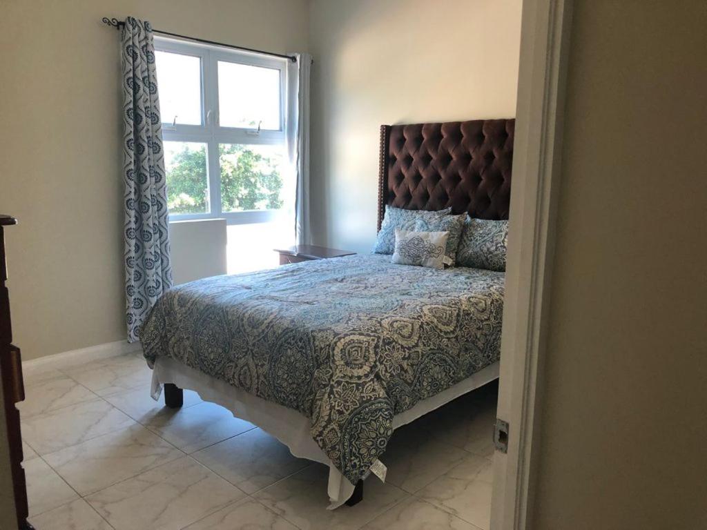 Lovely 2 BedRoom c̅ Netflix across National Stadium Kingston - 2