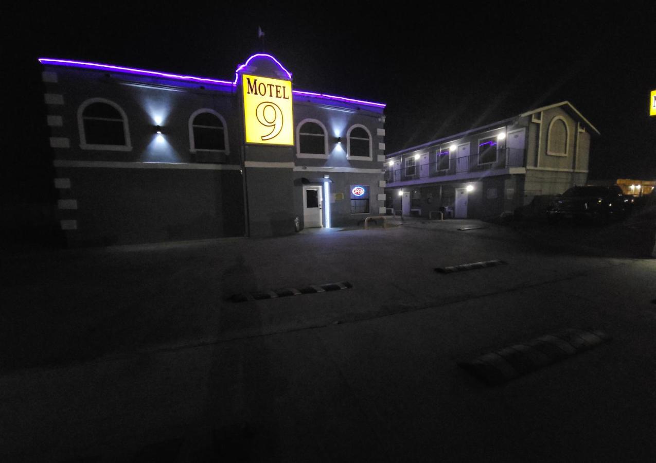 Motel 9 — photo 11