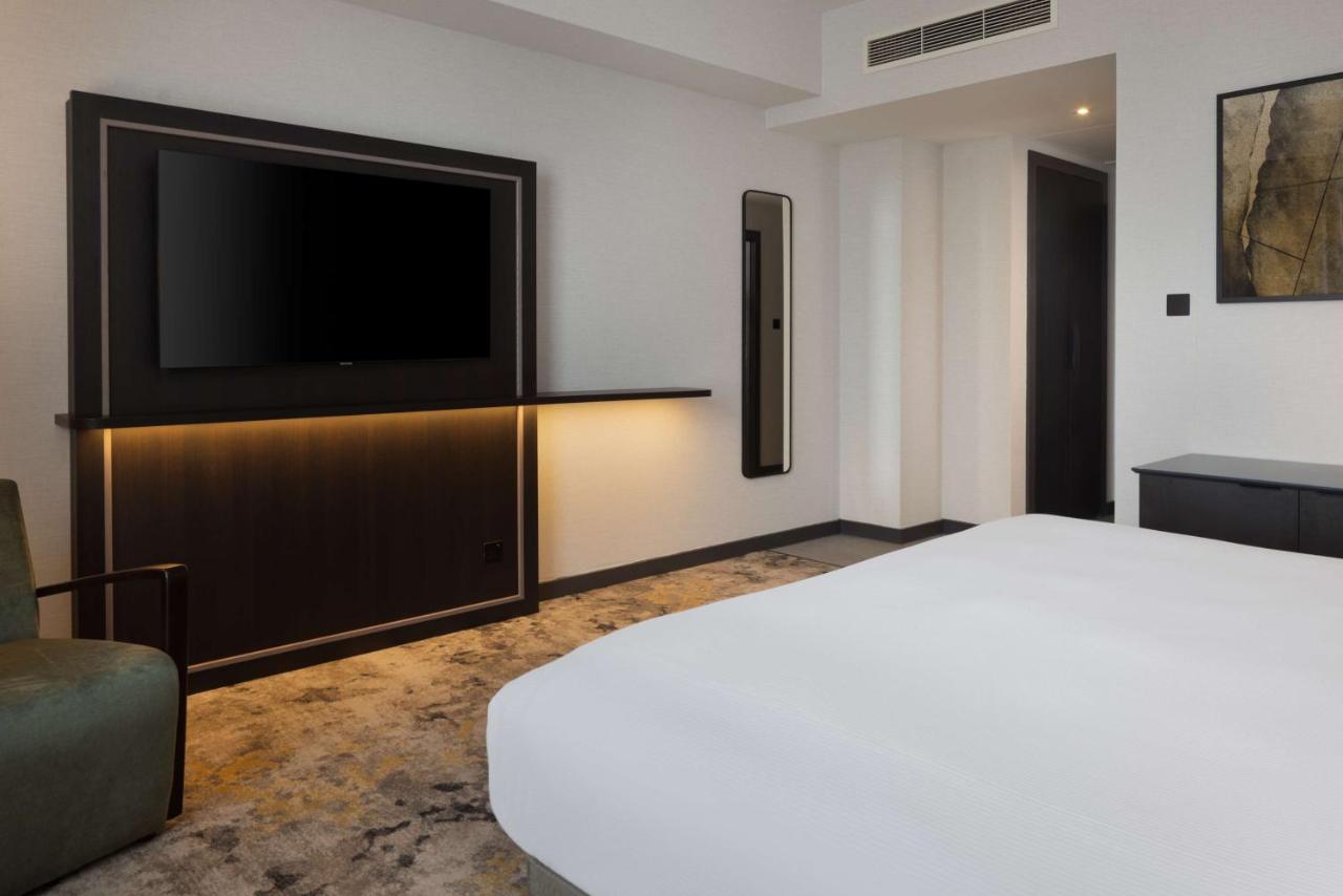 Deluxe King Room with Castle View