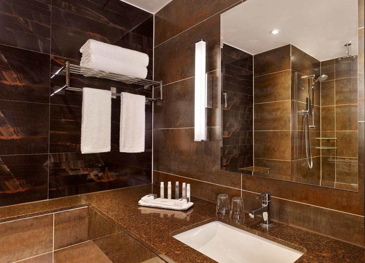DoubleTree by Hilton Woking photo
