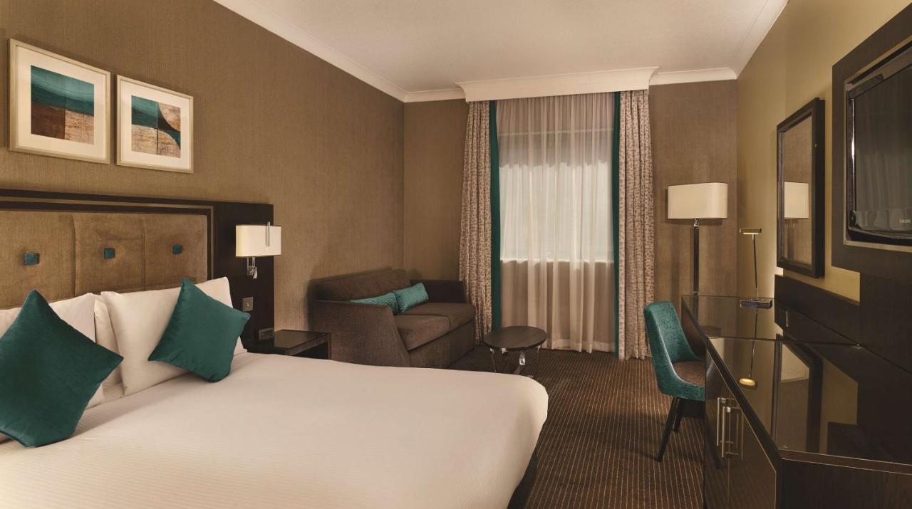 DoubleTree by Hilton Woking photo