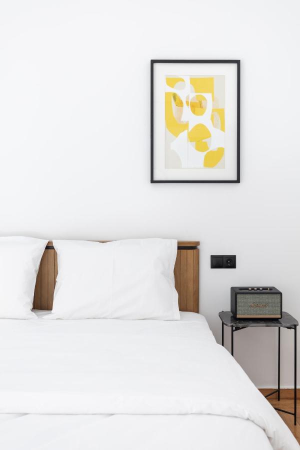 Elliot Neapoli, Athens - 3