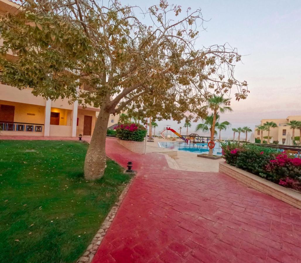 Ivy Cyrene Island Resort photo