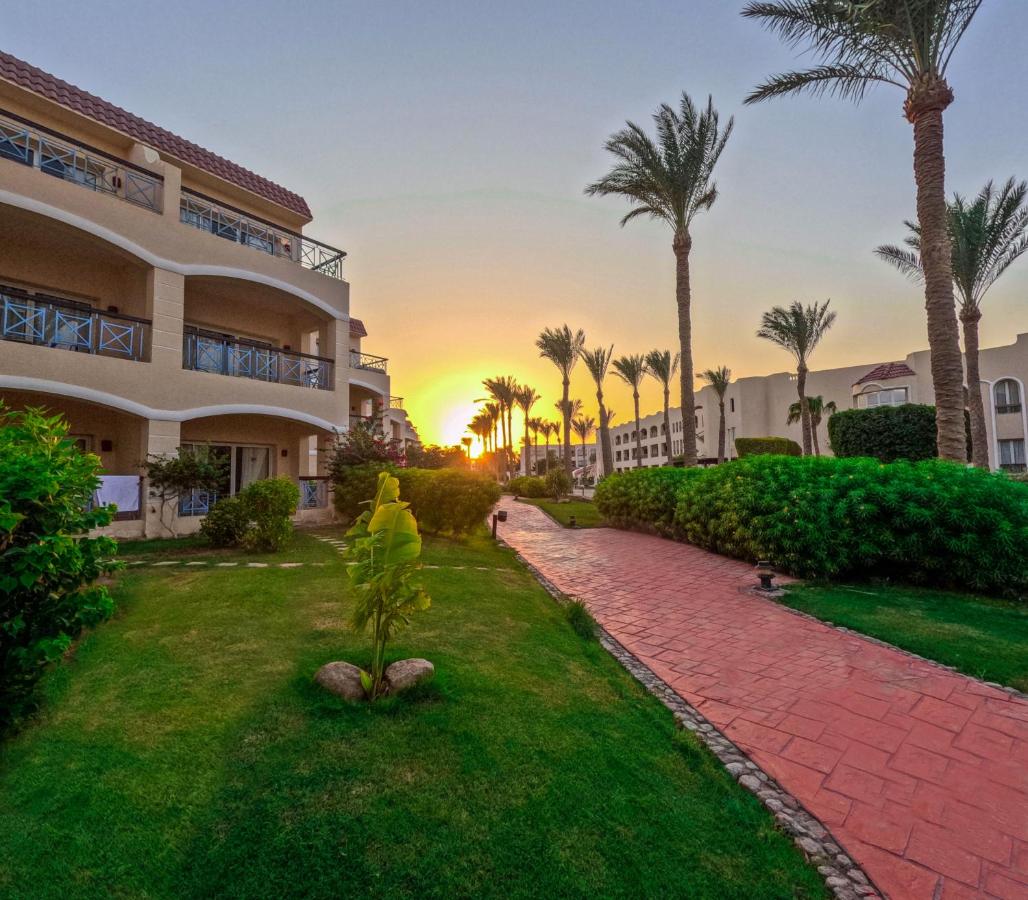 Ivy Cyrene Island Resort photo