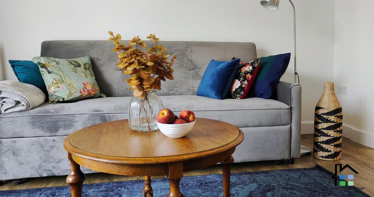 R&O Property Experts - Riverside - 2 & 3 BR - Flat Walk to Centre with open Parking - 3