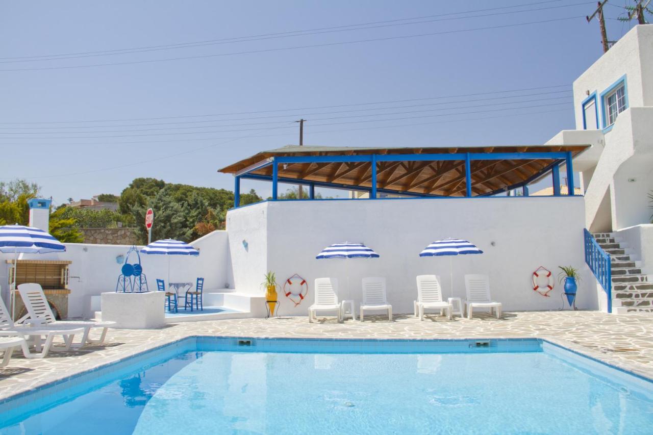Blue Dolphin Studios and Apartment 