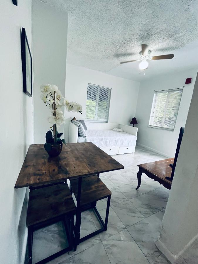 5 Minutes to downtown Apt201 - 2