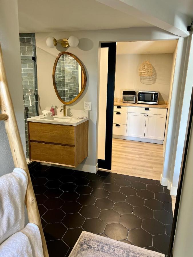 NEW Modern apt w/pool & hot tub in nature - 3