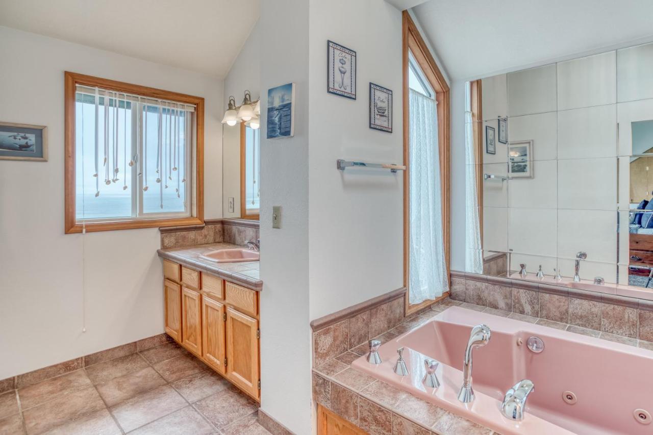 Hide-A-Way Ocean Suites — photo 22